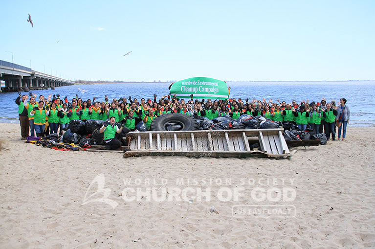 Group photo of World Mission Society Church of God volunteers after Jamaica Bay Cleanup 2015