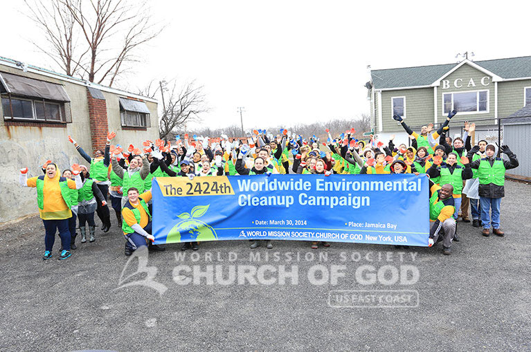 Group photo of World Mission Society Church of God volunteers after Worldwide Environmental Cleanup Movement for Passover 2014