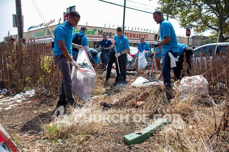 ASEZ volunteers removing brush and litter from along Randall Avenue in the Bronx