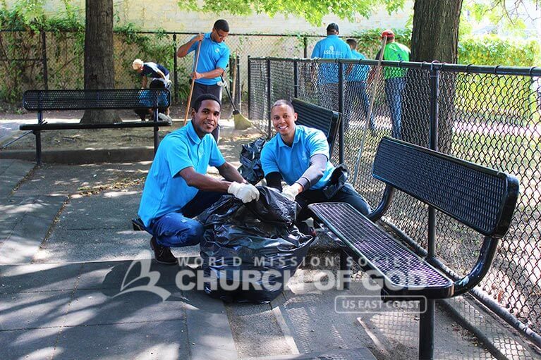 ASEZ volunteers working in unity to clean Pelton Park in Yonkers