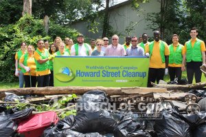 Group shot of WMSCOG volunteers during their Howard Street cleanup.