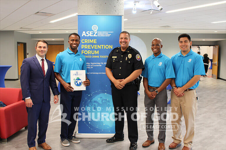 Chief Gary Lewis with volunteers from ASEZ during the Crime Prevention Forum