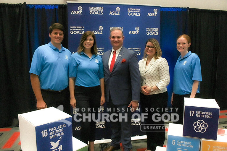 Dr. Barry Denton with ASEZ students at the University of Louisville