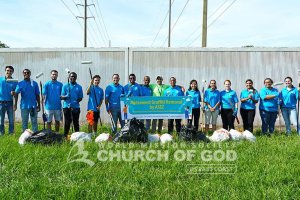 ASEZ volunteers taking a group photo after the graffiti removal