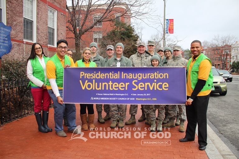 world mission society church of god washington dc presidential inauguration volunteer event at national mall 5920 1