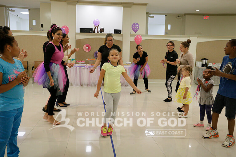 mommy, daughter, mom and child, dancing, dance class, fun games, World Mission Society Church of God, wmscog, love, family, New Windsor, NY, New York