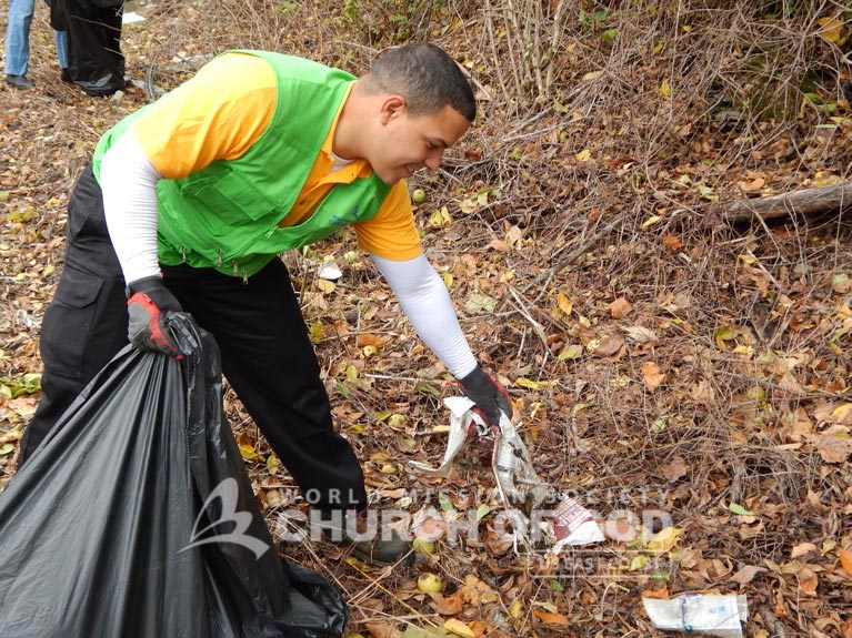 ASEZ, wmscog, world mission society church of god, PA, Pennsylvania, cleanup, reduce crime, volunteerism, pittsburgh, Pitt, university, Oakland, Mother's Street