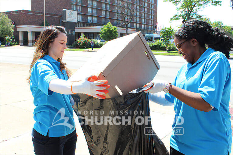 ASEZ volunteers discarding waste from Jefferson Community and Technical College