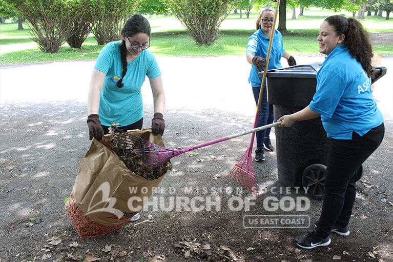 ASEZ volunteers disposing of leaves at Prospect Park in Troy, NY